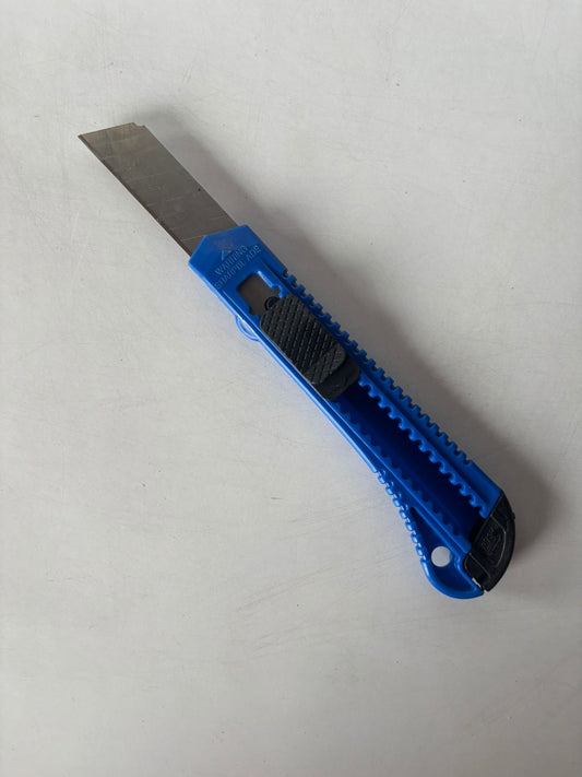 Paper Cutter Knife – Simple and Lightweight Utility Knife